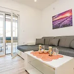 Beach Front Apartment In Brodarica *