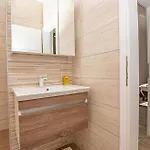 Beach Front Apartment In Brodarica *